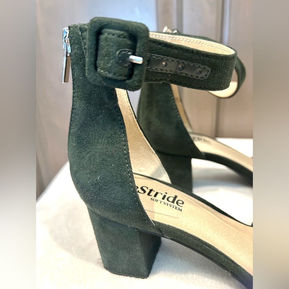 LifeStride Admire Ankle Strap Pointed Toe Suede Pump in Forest Green, Size 6.5 - Picture 8 of 13